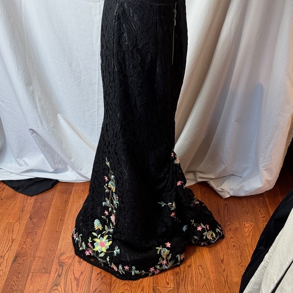 Sherri Hill Black Lace Maxi Skirt with Floral Embroidery - Picture 3 of 7